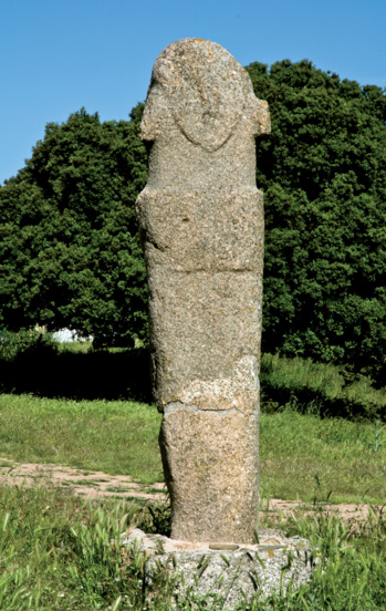 Statue-menhir U Scumunicatu. Elle est située à proximité des ruines de l’église San Giovanni de Paomia Statue-menhir U Scumunicatu. Elle est située à proximité des ruines de l’église San Giovanni de Paomia